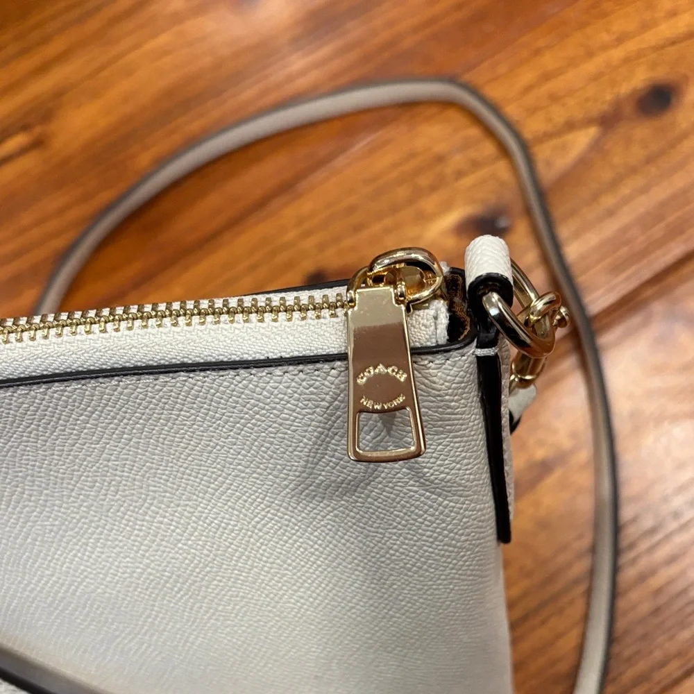 Coach Off-White Crossbody Bag - Picture 3 of 8